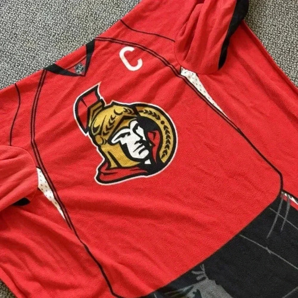 NHL Ottawa Senators Blanket With Sleeves 48”W X 71”L - Picture 5 of 8